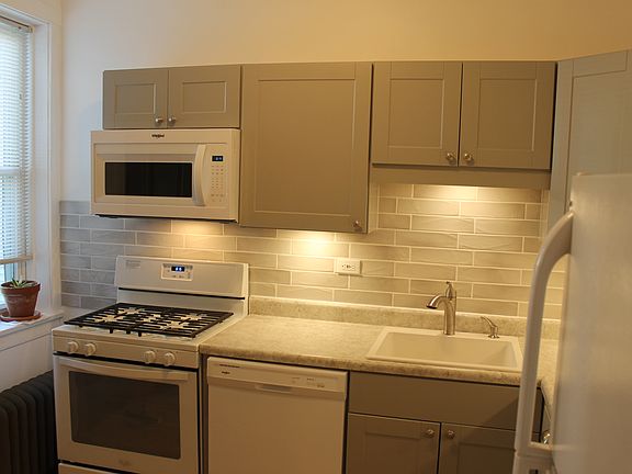 4th image of 4850 N Rockwell St #1