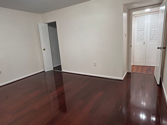 3rd image of 14 Canterbury Sq APT 201