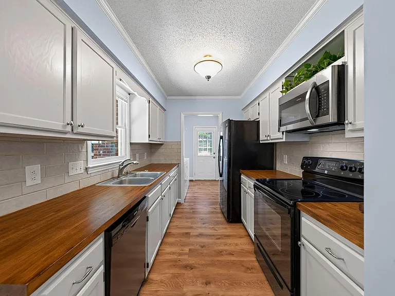 1249 Skyview Dr — Photo 13
