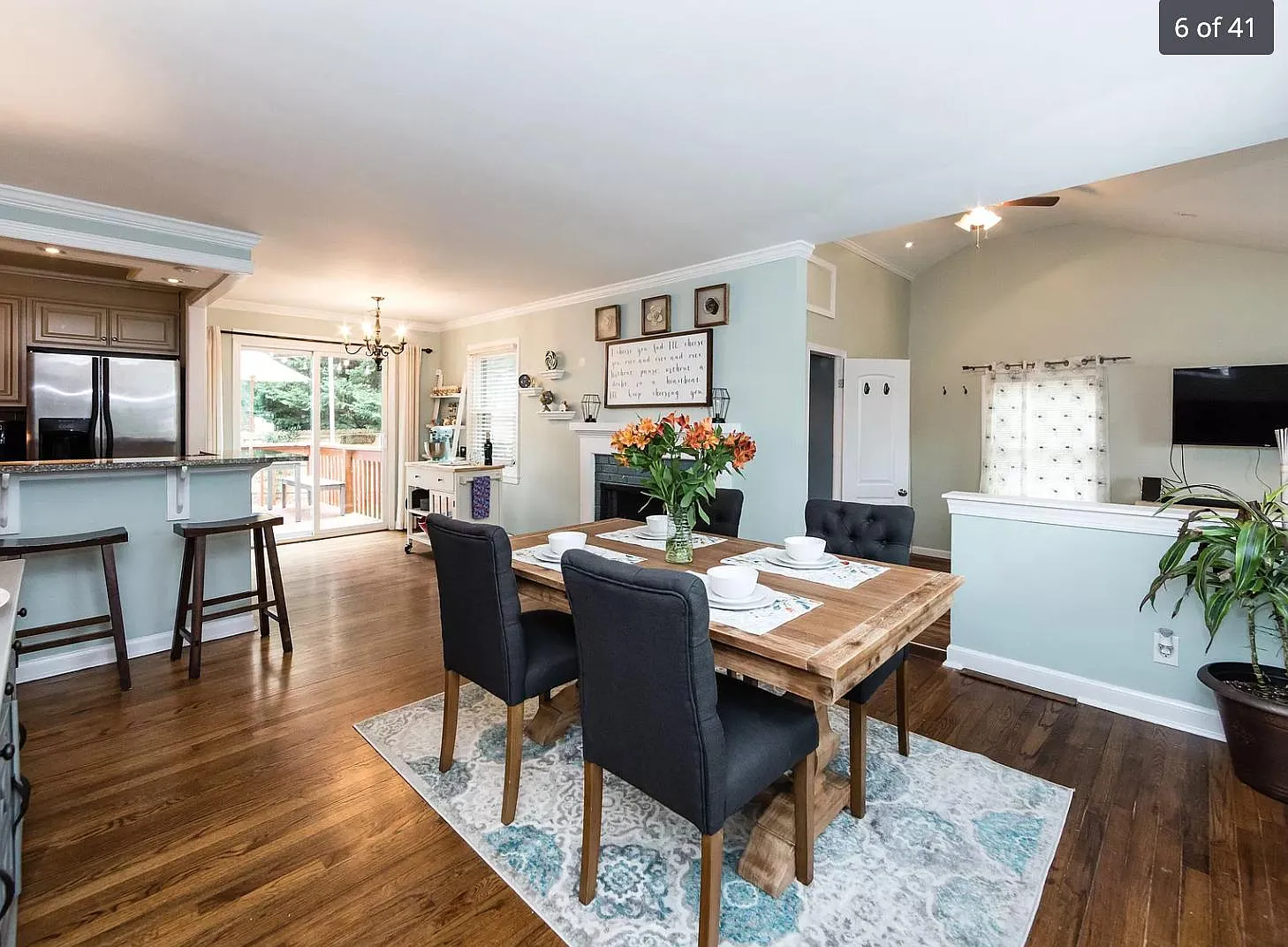 3 bed, 1215 sqft, $2,750 — Photo 4