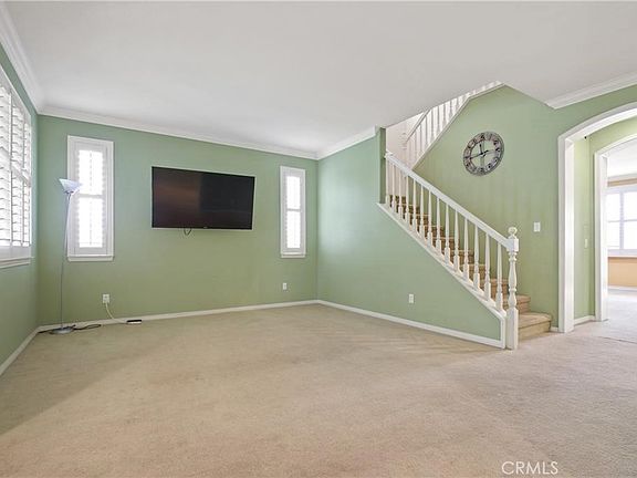 3rd image of 823 Canterbury Ln