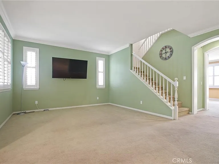 823 Canterbury Ln — Photo 3
