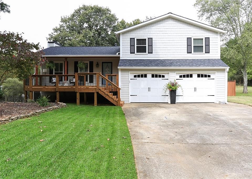1st image of 2691 Forest Way NE