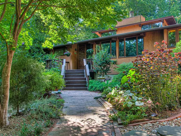 902 Kings Mill Rd, Chapel Hill, NC 27517