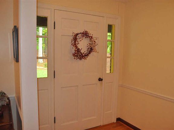 4th image of 489 Dogwood Ln