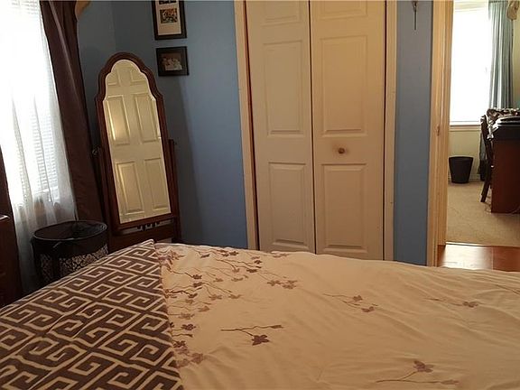 5th image of 121 Bissell Ave