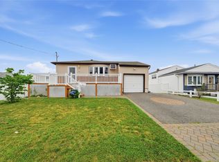 4 Farragut Avenue, Lindenhurst, NY 11757