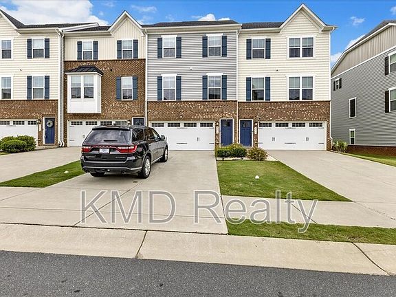 3rd image of 2611 Grantham Place Dr