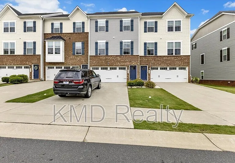 2611 Grantham Place Dr — Photo 3