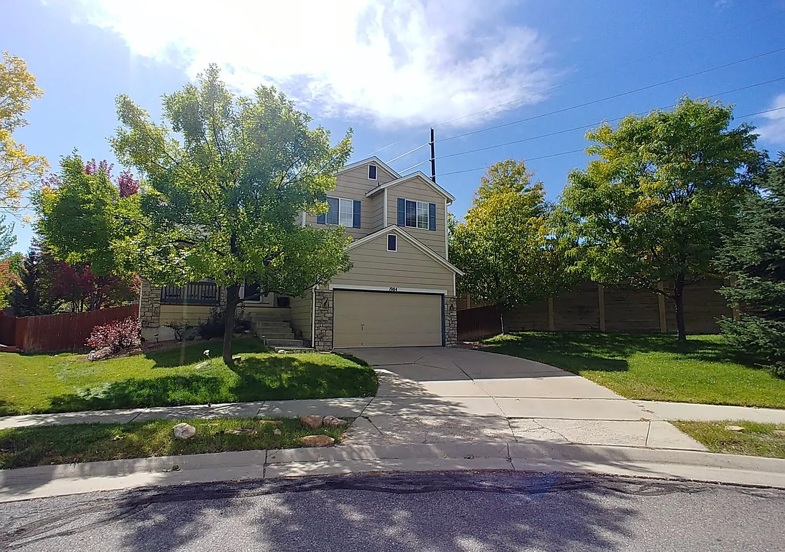 Beautiful 3 Bedroom Home Available ASAP! — Photo 3