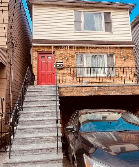31 Romaine Ave #2 — Photo 1