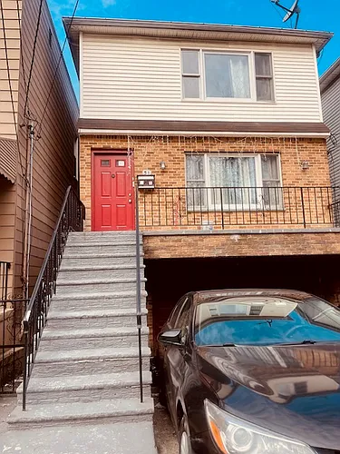 31 Romaine Ave #2 Photo 1