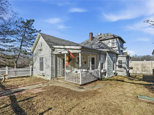 414 Pine St, Leavenworth, KS 66048