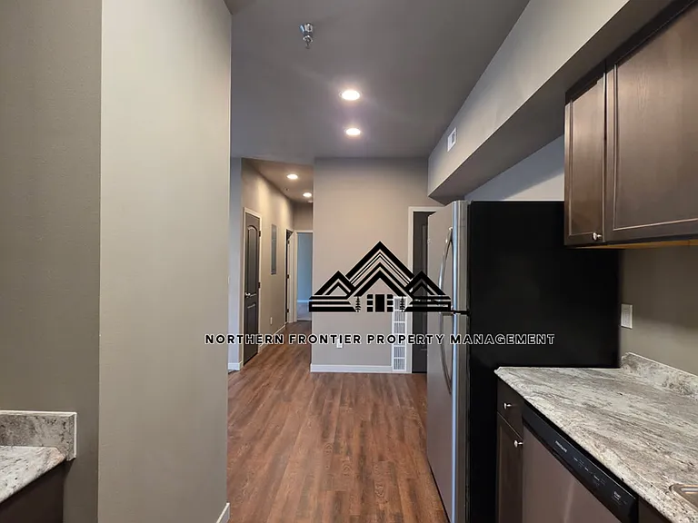 185 SW Silverstar Ln — Photo 4