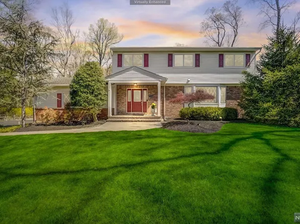 23 Deerfield Ter, Mahwah, NJ 07430