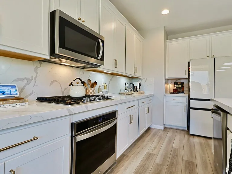 8644 Luse St — Photo 15