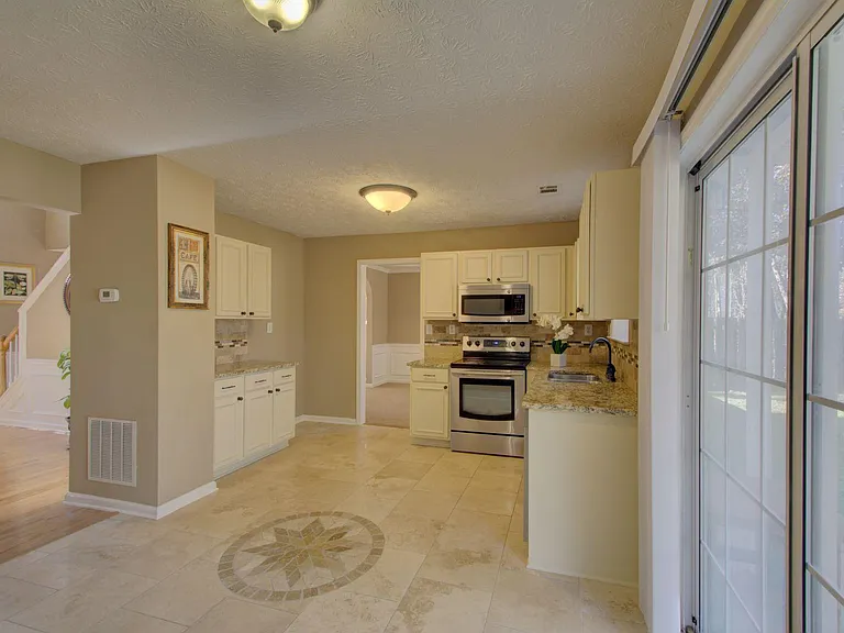 2820 Northcliff Dr — Photo 13