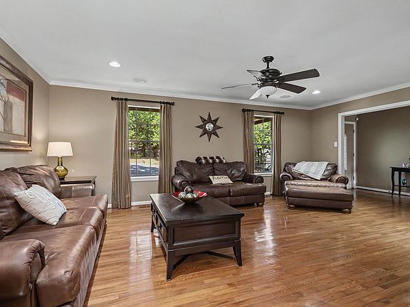 4th image of 7 Amber Ct