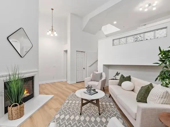 7155 Calabria Ct Unit D, San Diego, CA 92122