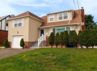 25 Ocean Ave, Malverne, NY 11565