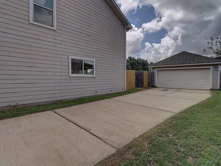 19711 Hidden Shadow Ln — Photo 27