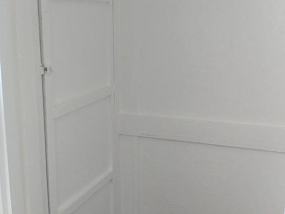 3rd image of 706 5th Ave S
