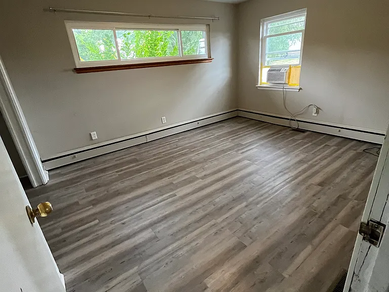 35 Orchard Ln — Photo 3