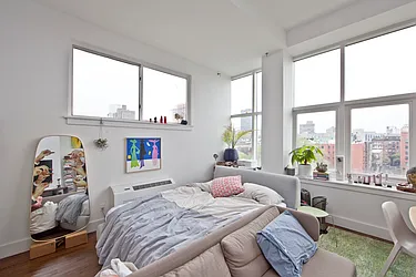 Rented by R New York