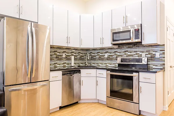 Rented by Smart City Real Estate LLC | media 17