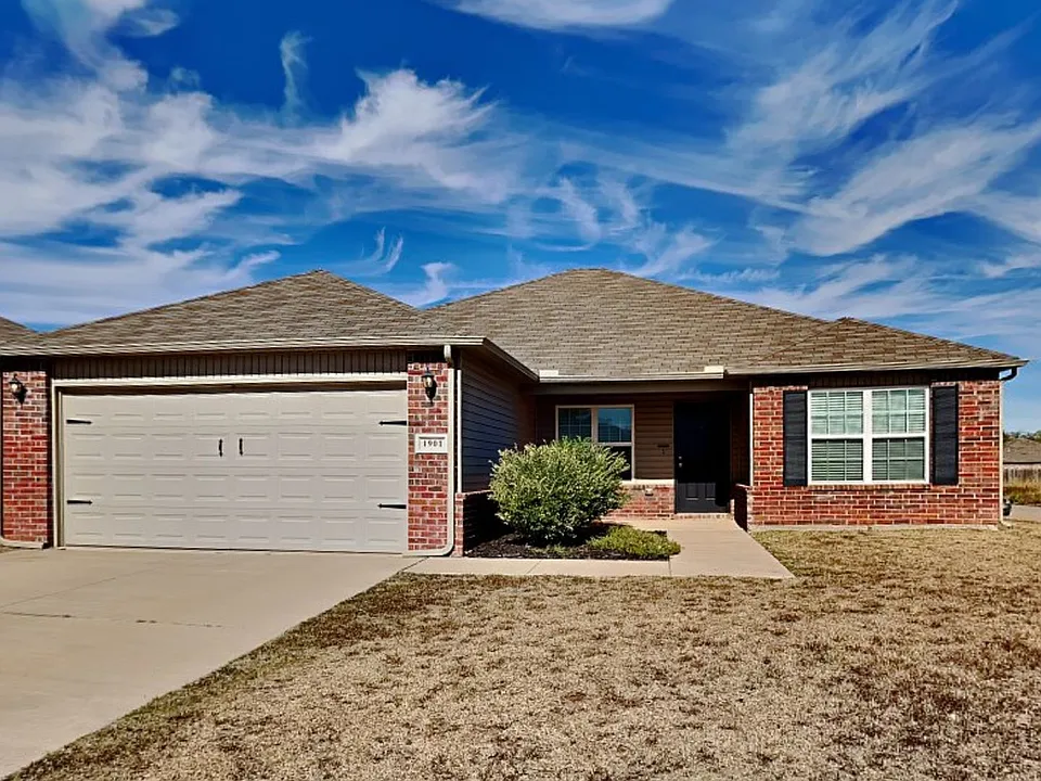 1901 W Autumn Way