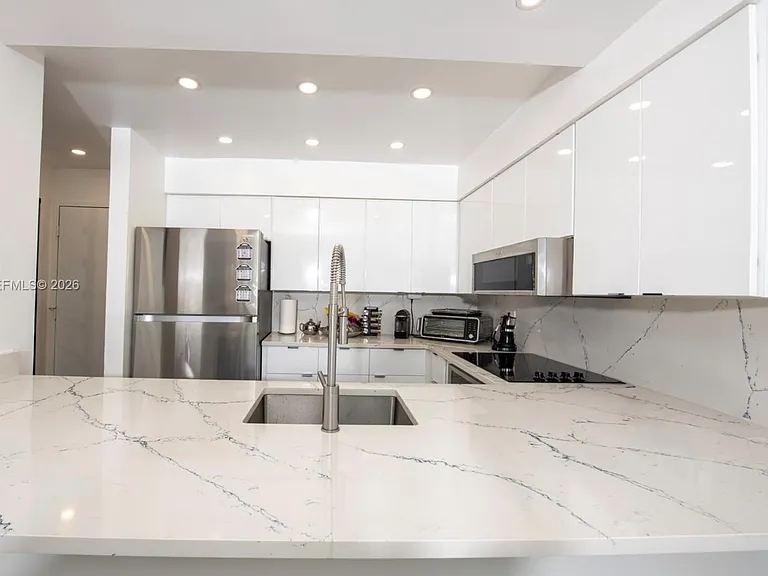 401 Ocean Dr #A303 — Photo 4