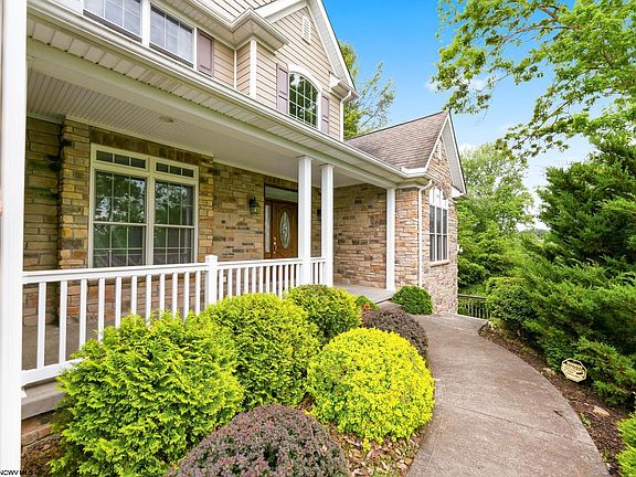 4th image of 672 Poplar Woods Dr