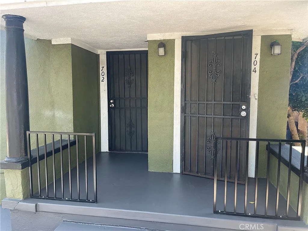 6 bed, 2576 sqft, $3,750 — Photo 2