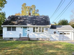 690 Midwood Rd, Ridgewood, NJ 07450