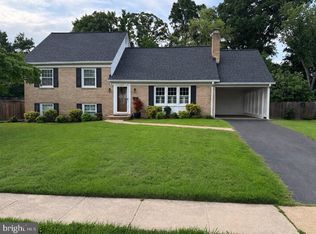 2012 Rampart Dr, Alexandria, VA 22308