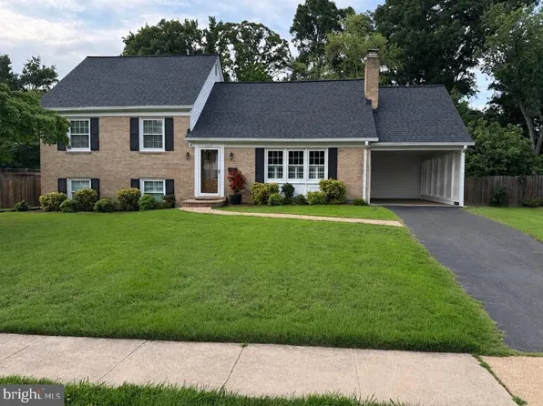 2012 Rampart Dr, Alexandria, VA 22308