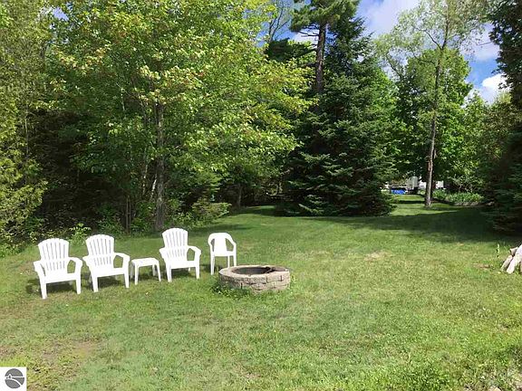 5th image of 7433 Briar Ln