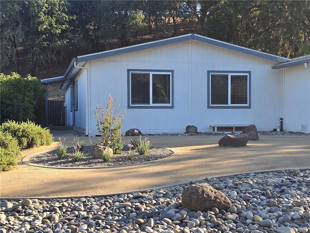 3 bed, 1248 sqft, $2,900 — Photo 2