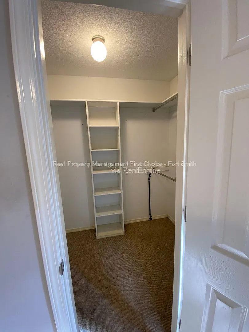 4 bed, 2.0 bath, 1696 sqft, $1,800 — Photo 4