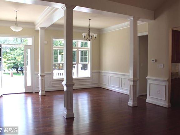 Dining Rm with beautiful moldings, Builder's photo
