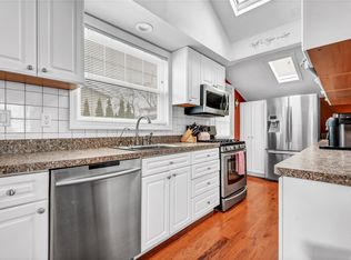 902 3rd Ave, Lindenhurst, NY