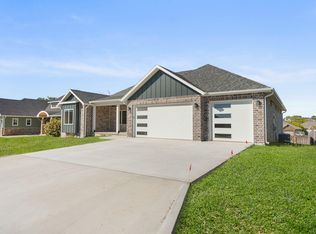 865 E Ashford Ave, Nixa, MO 65714