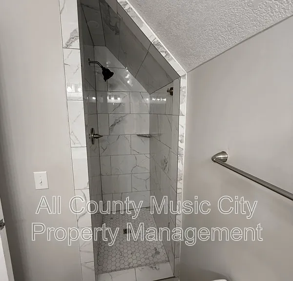 553 Owendale Dr — Photo 14