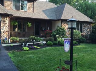 956 Lake Rd, Youngstown, NY 14174