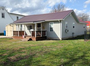 127 Park Ave, Flora, IL 62839