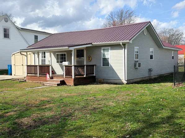 127 Park Ave, Flora, IL 62839