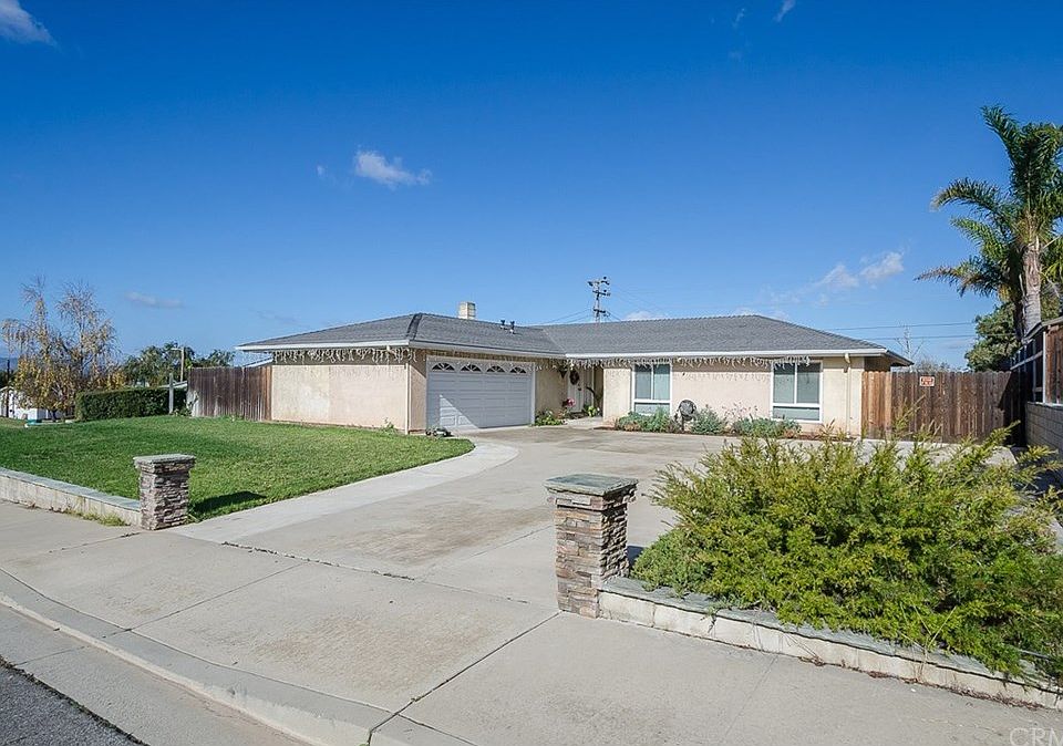 1st image of 275 Mountain View Dr