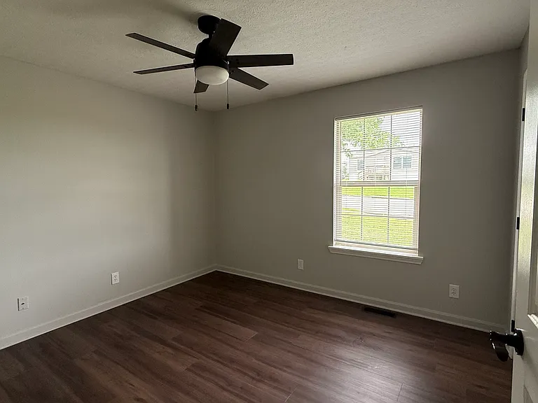 492 Landis Ln — Photo 10