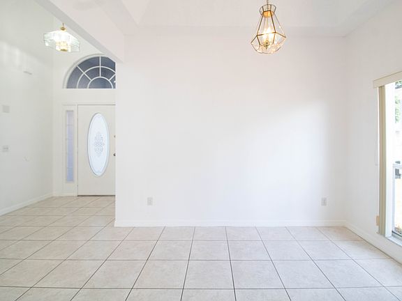 3rd image of 667 Downing Cir