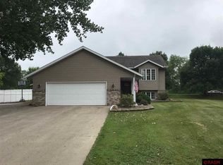 304 Falcon Dr, Mankato, MN 56001